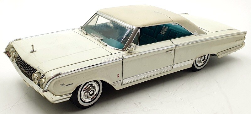 1964 Mercury Marauder マーキュリー・マローダー 1/18 Road Signature 1/18 Scale Diecast DC31323J - 1964 Mercury