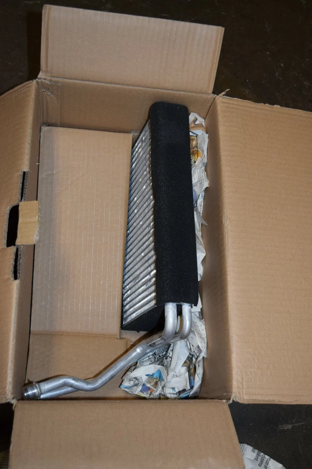 BEHR Hella E7266 8FV351331261 Evaporator BMW 1 3 X1 X3 Foto 3 de 4