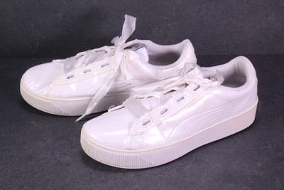 Puma Vikky Platform Ribbon Damen Sneaker Gr. 41 Leder Lack weiß Plateau SB2544
