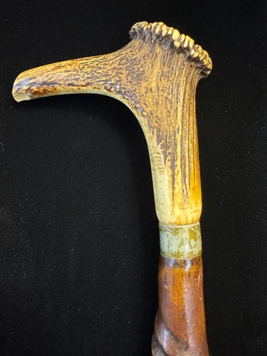 Antiguo bastón de cuerno de ciervo con eje de madera retorcido - Imagen 2 de 5