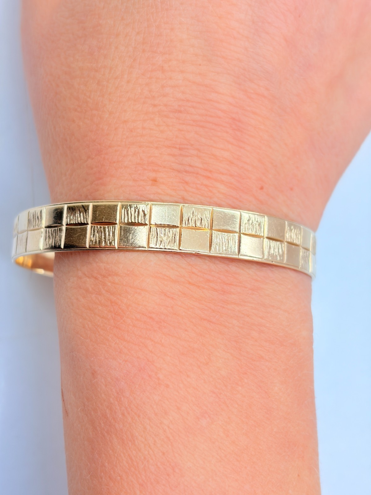 9ct Yellow Solid Gold Patterned Slave Bangle – 9.… - image 7