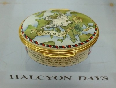 Halcyon Days ''VE Day 50th Anniversary'' Emaille Box - 2'' (5,25 cm)