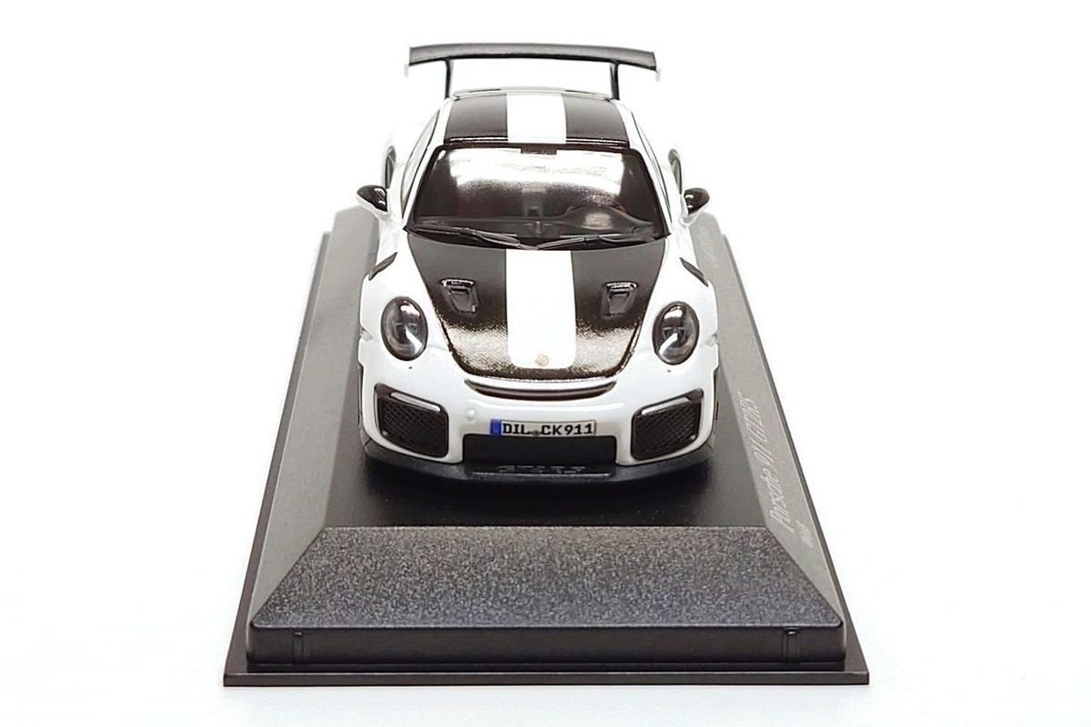 Minichamps 1:43 Porsche 911 GT2 RS (991.2) in White / Gold Wheels