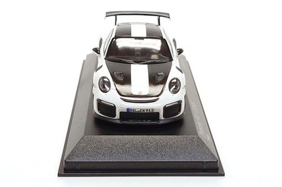 Minichamps 1:43 Porsche 911 GT2 RS (991.2) in White / Gold Wheels