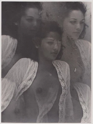Photo Nu Féminin - tirage argentique original avec exposition multiple c.1970 - Photo 1/2