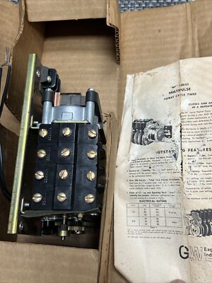 NOS EAGLE SINGAL CONTROLS MP4A602 CYCLE CAM TIMER, w/ 4136-0901 MOTOR (Loc:5-4)