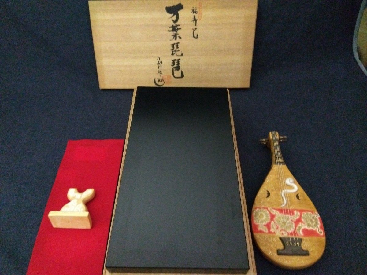Japanese biwa musical rare instrument Pottery ornament