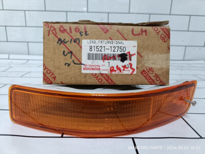 TOYOTA Genuine 81521-12750 Rear Combination Lamp Corolla 1974-1979