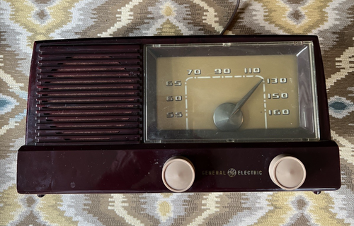 VINTAGE MCM 1940's-50's GENERAL ELECTRIC MODEL #414 RADIO / BROWN CASE / TESTED - Picture 2 of 17