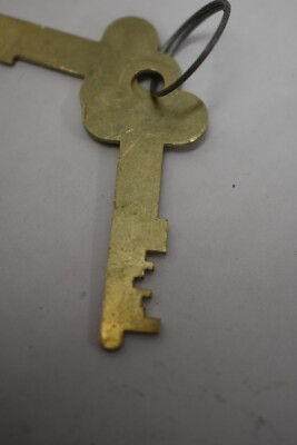 Diebold Inc Canton Ohio Safe Deposit Box Flat Skeleton Key Brass