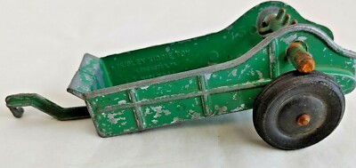 Vintage Hubley Kidde Toy Manure Spreader Diecast Metal Green USA #13534