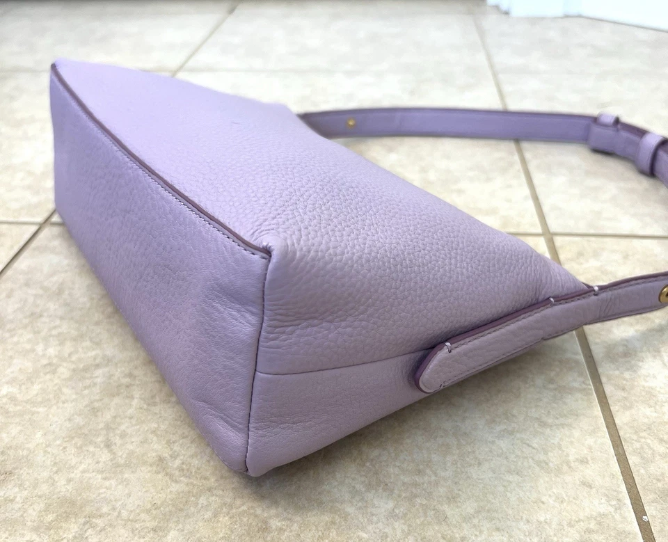 *NUEVO CON ETIQUETAS* Bolso de Hombro Vera Bradley Cuero Roxbury Media Luna en Lavanda Escarcha Foto 4 de 4