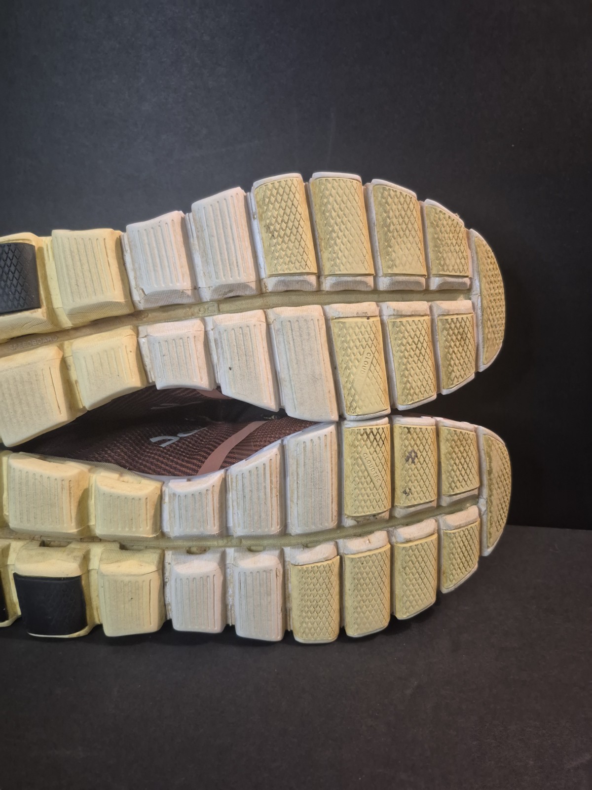 On Cloud Cloudflow V2 Red Rust/Limelight Men's Ru… - image 15