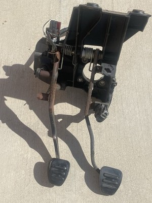 2005-2009 OEM Ford Mustang Manual Brake and Clutch Pedals | eBay 2005-2009 OEM Ford Mustang Manual Brake and Clutch Pedals | eBay