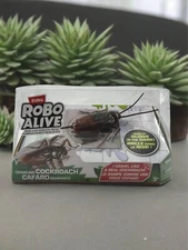 Zuru Robo Alive Crawling Cockroach Robotic Glow In The Dark! | New! | Hyper Real