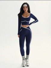 Set Women s 2-Piece Activewear Set Size L/M - New Without Tags