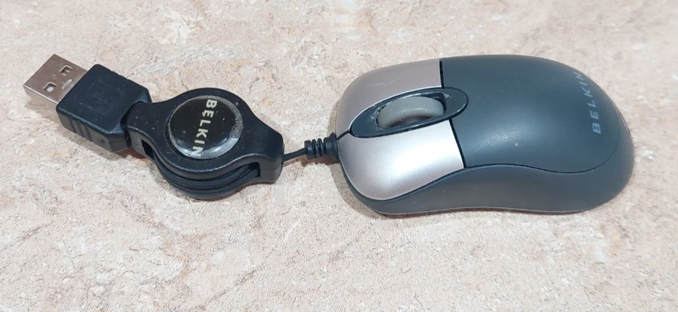 Belkin Mini Retractable Travel Size Mouse F5L016 USB Compact Gray Optical 3" - Image 2 of 3