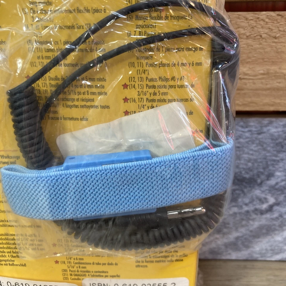 Fellowes Deluxe 22 Piece Computer Tool Kit Black Case  w/ Grounding Wrist Strap - Image 3 of 4