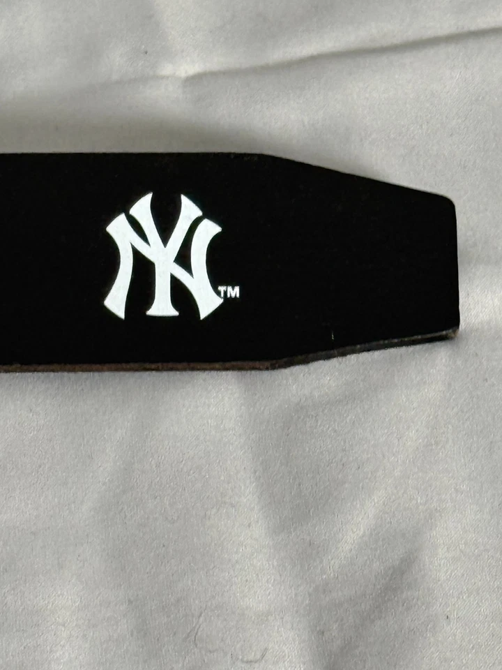 NUEVO CON ETIQUETAS MLB New York Yankees Cinturón de Cuero Negro Para Hombre 42-44 Mercancía Genuina Foto 4 de 4