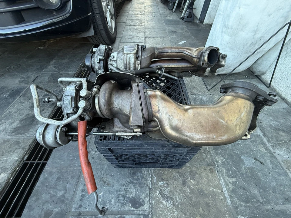 2012 CLS63 AMG Twin Turbos OEM Esquerda e Direita Conjunto M157 5.5L Biturbo V8 Peças OEM - Imagem 3 de 4