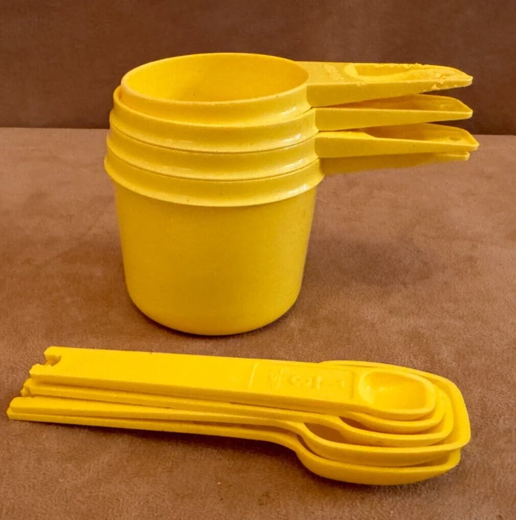 Vintage Tupperware Yellow 4 Measuring Cups 5 spoon Set lot