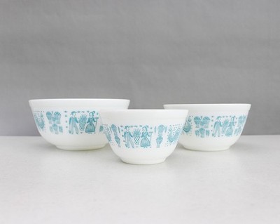 3 Pyrex Butterprint Mixing Bowls Blue White 401 402 403 Nesting Bowl Set