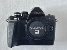 Olympus OM-D E-M10 Mark II + ECG-3 Griff   48...
