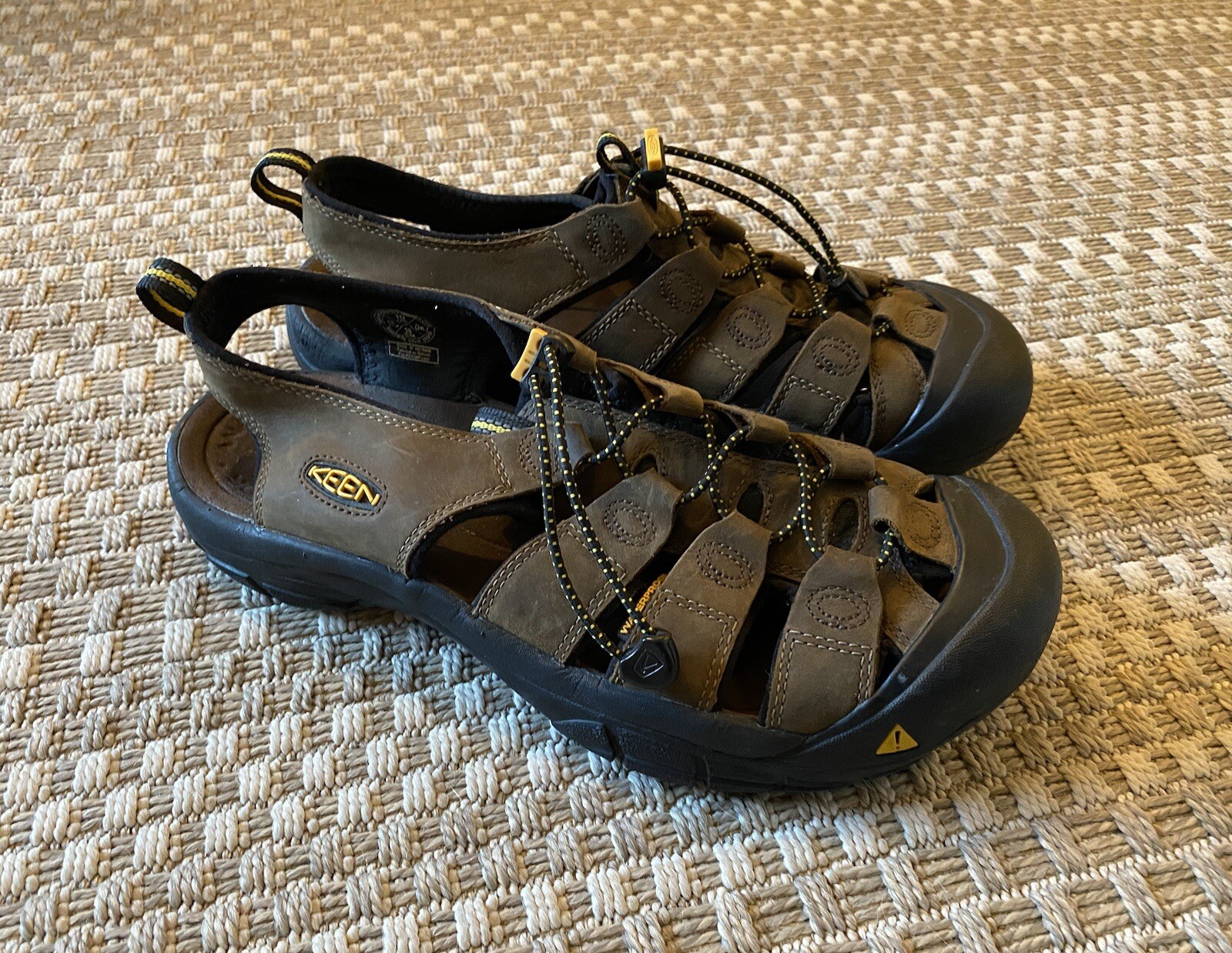 Sandali sportivi da trekking KEEN Newport impermeabili in pelle marrone bisonte Uomo 10