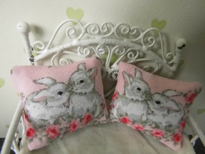 2er Kissen Set 1 12od 1 18 Haschen Miniatur Puppenstube Kinderzimmer Bettwasche Ebay