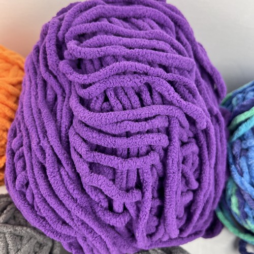 Bernat Super Bulky Yarn Plus Partials Lot Of 9 And 1 Black Yarn 2 Lbs 15 Oz - Picture 3 of 14