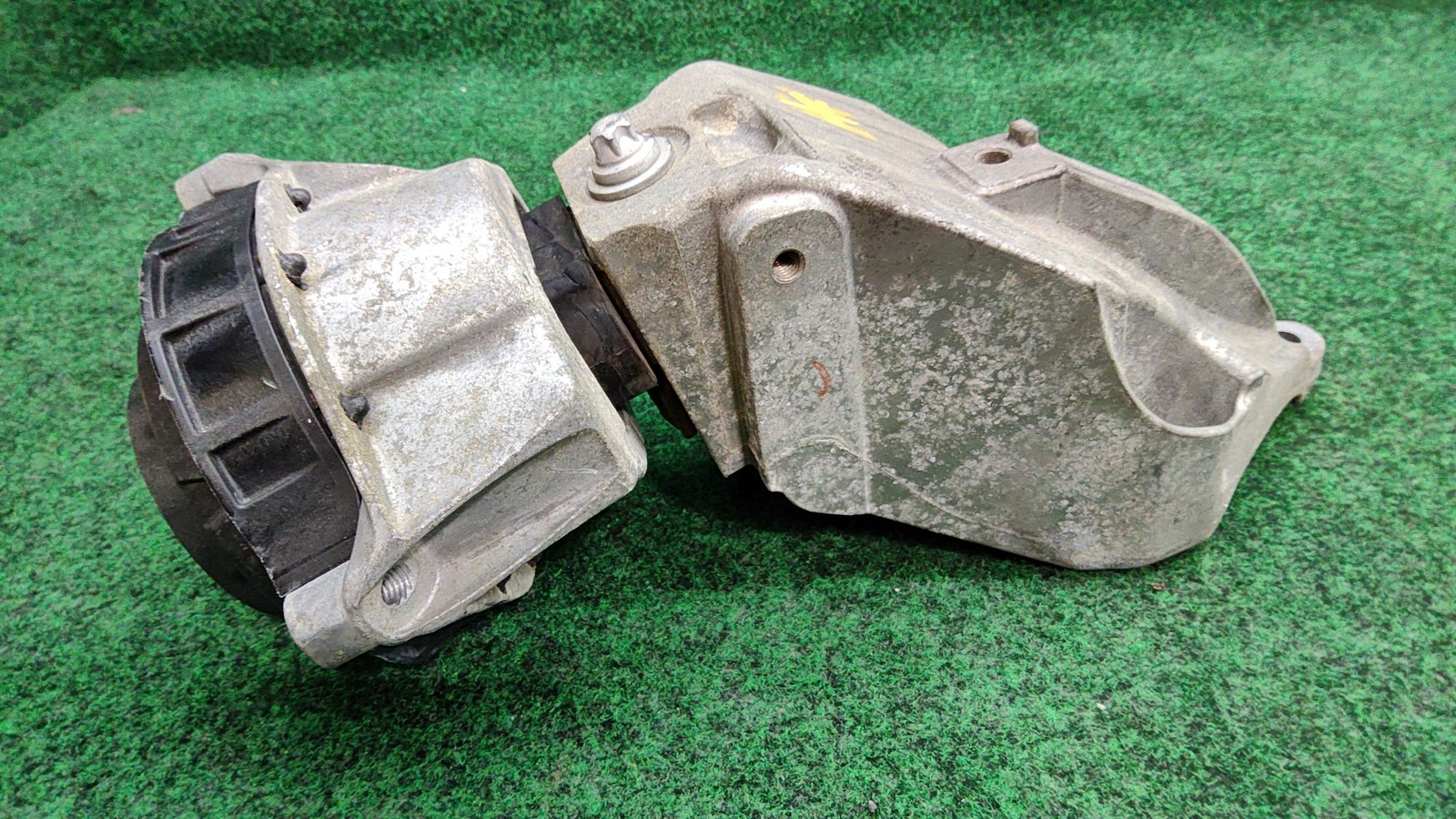 2019-2022 Bmw 330i Left Engine Support 76k Mls Oem 22116864595 / 22117581621