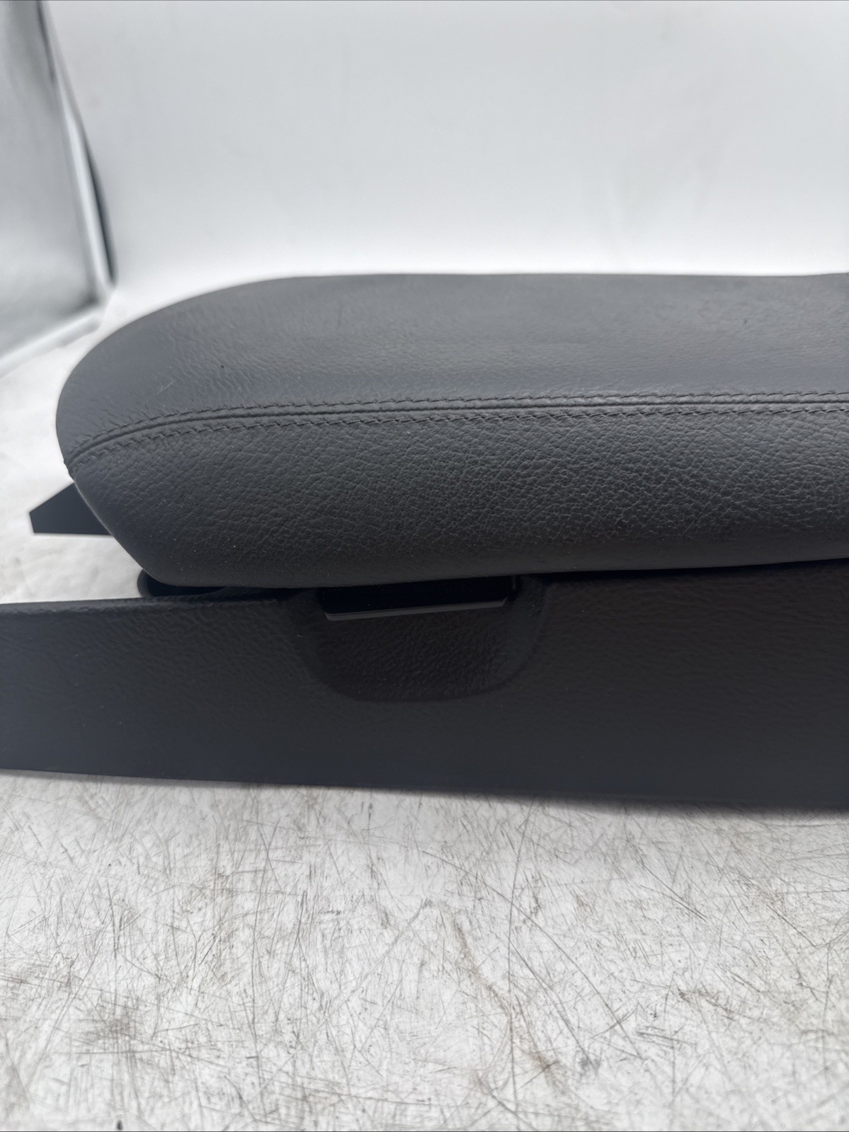 05-13 CHEVROLET CORVETTE C6 FRONT CENTER CONSOLE ARM REST LID ASSEMBLY BLACK OEM