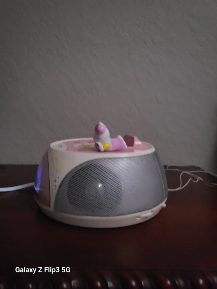 Hello Kitty Vintage 2006 Radio, I pod Charger, Alarm Clock Radio In Good Shape - Image 2 of 4
