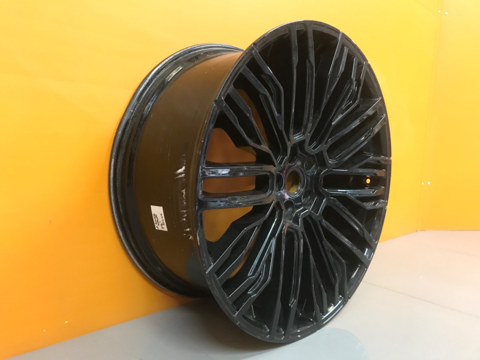 +Range Rover sport svr 2017-on genuine 23 ” Alloy wheel - Image 4