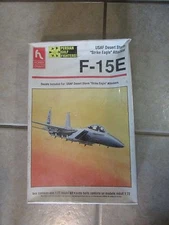 Hobby Craft USAF Desert Storm "Strike Eagle" Attacker F-15E Model Kit    (B 22)