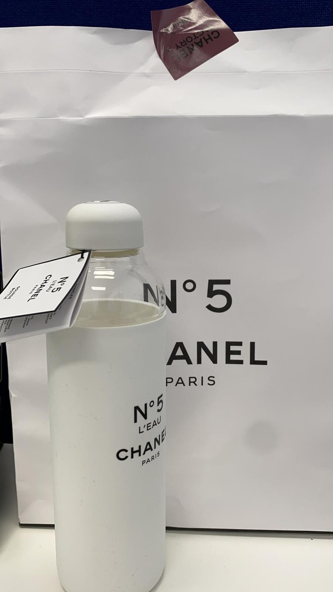 CHANEL N°5 L'EAU 590mL ボトル CHANEL N°5 L'EAU ウォーターボトル ミニ香水付き - メルカリ