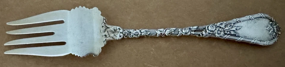 "ART NOUVEAU STERLING DURGIN DAUPHIN 7 3/8"" TENEDOR PARA SERVIR CARNE O RES ASTILLADA ANTIGUO" Foto 4 de 4