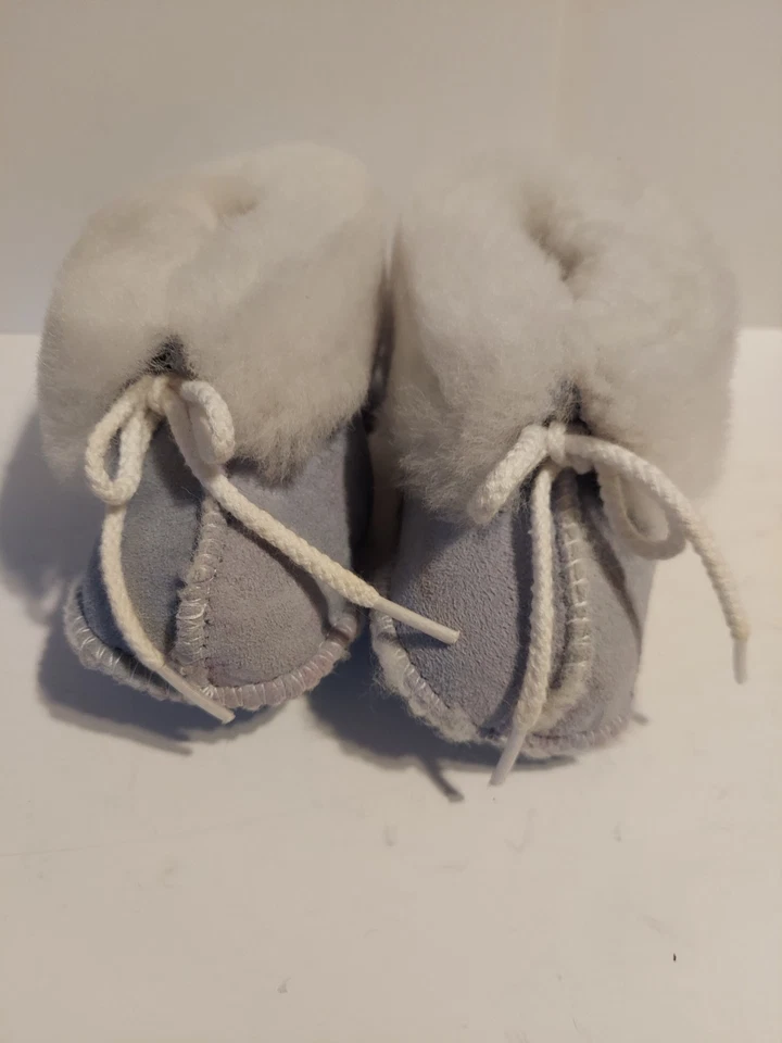 Minnetonka PA Poo-Shu Infant Size 6 Lt Blue Sheepskin 1465 - Image 3 of 4