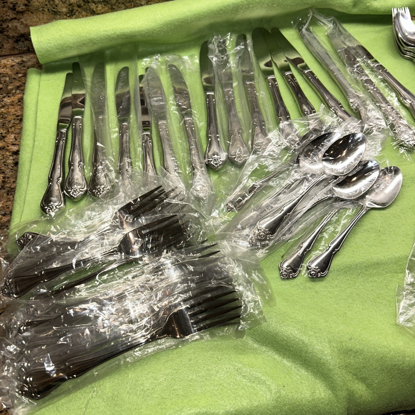 Oneida 1881 Rogers True Arbor Rose  8 Pcs Stainless 55 New O