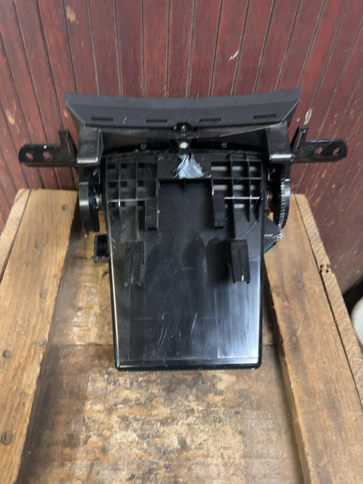 Cubby de almacenamiento para tablero Suzuki Kizashi 2010-12 OEM Foto 2 de 3