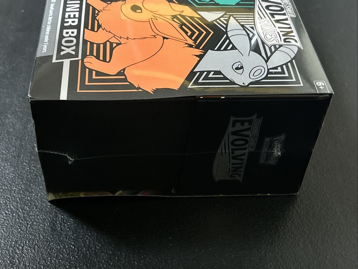 Pokemon TCG: Sword & Shield Evolving Skies Elite Trainer Box ETB