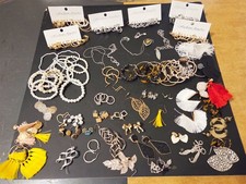 Lot of 160 Pieces of Costume Fashion Jewelry Many are BRAND NEW