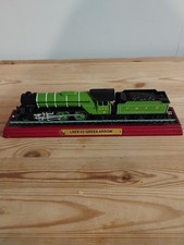 Atlas Editions LNER V2 Green Arrow Die-Cast Steam Train On Wooden Plinth - 9"