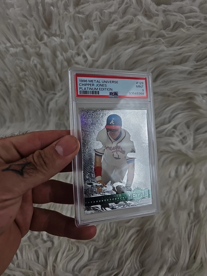 Tarjeta súper rara 1996 Metal Universe edición platino Chipper Jones PSA como nueva 9 Foto 3 de 4