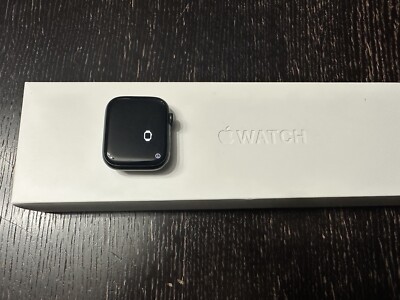 Apple Watch Series 7 -45mm Green Alu Case with Clover Sport Band- Slightly Used 