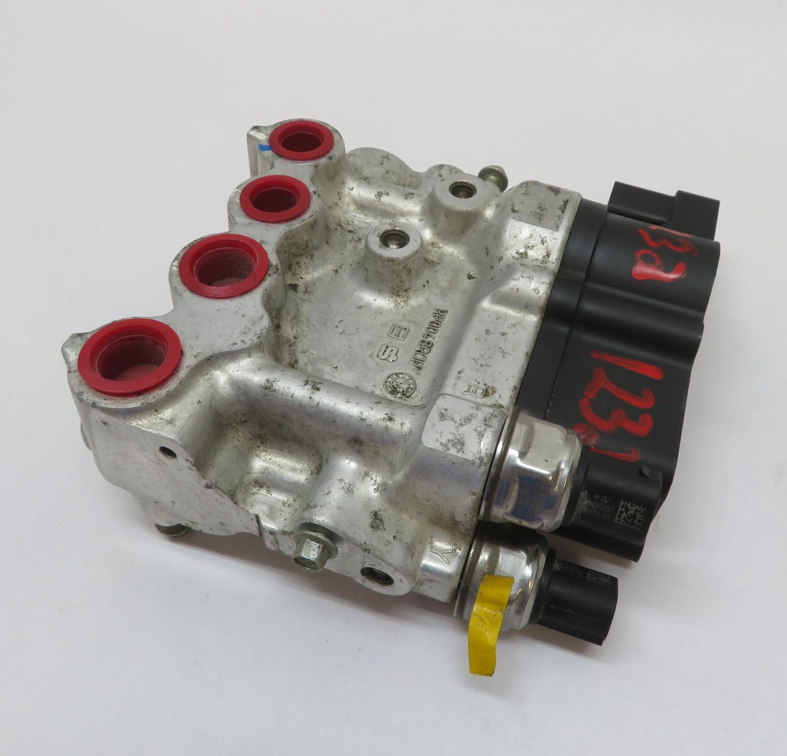 2015 MCLAREN 650S HYDRAULIC SUSPENSION VALVE BLOCK OEM 11B1302CP.01