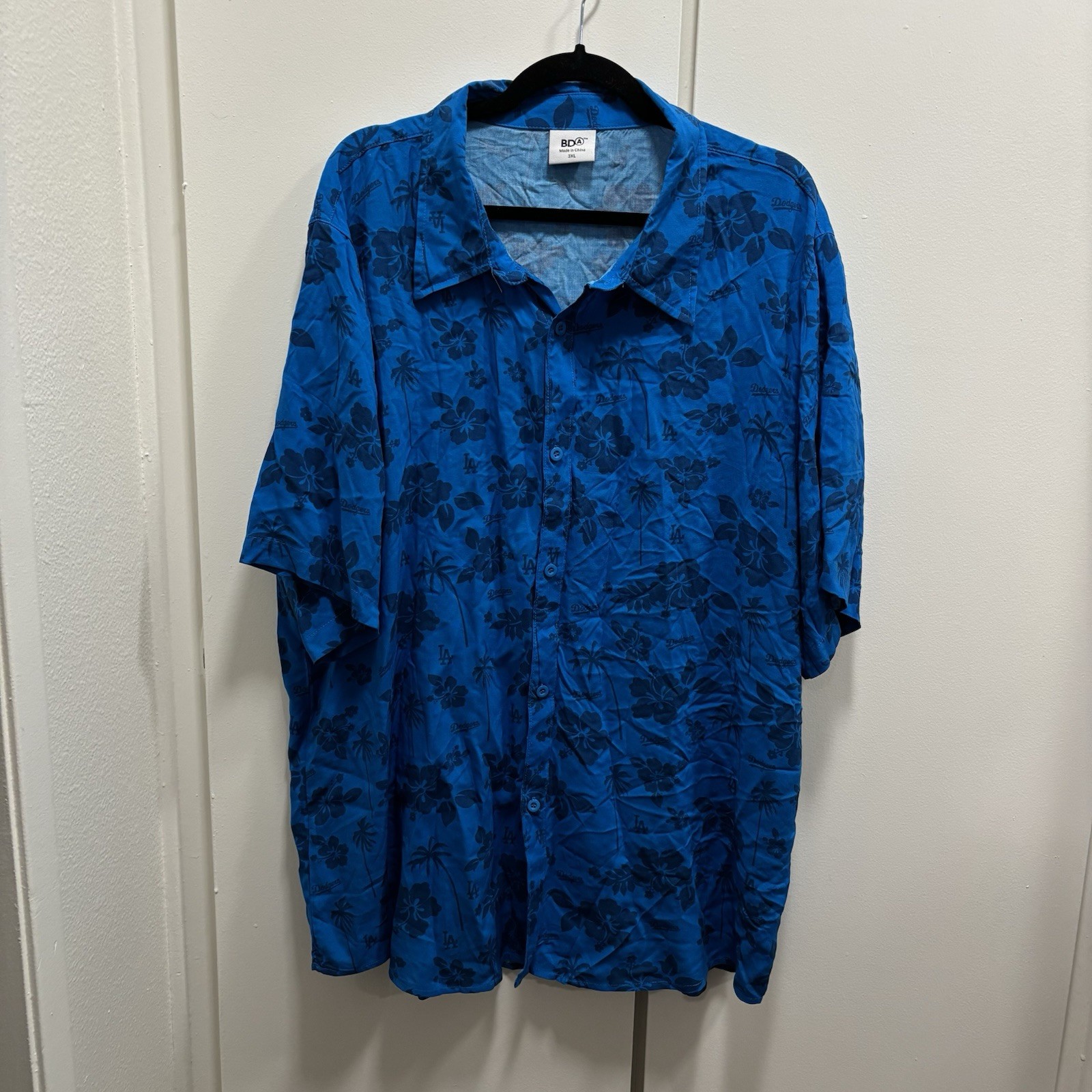 NWT Los Angeles Dodgers MLB 3XL Button Down Short Sleeve Hawaiian Floral Shirt