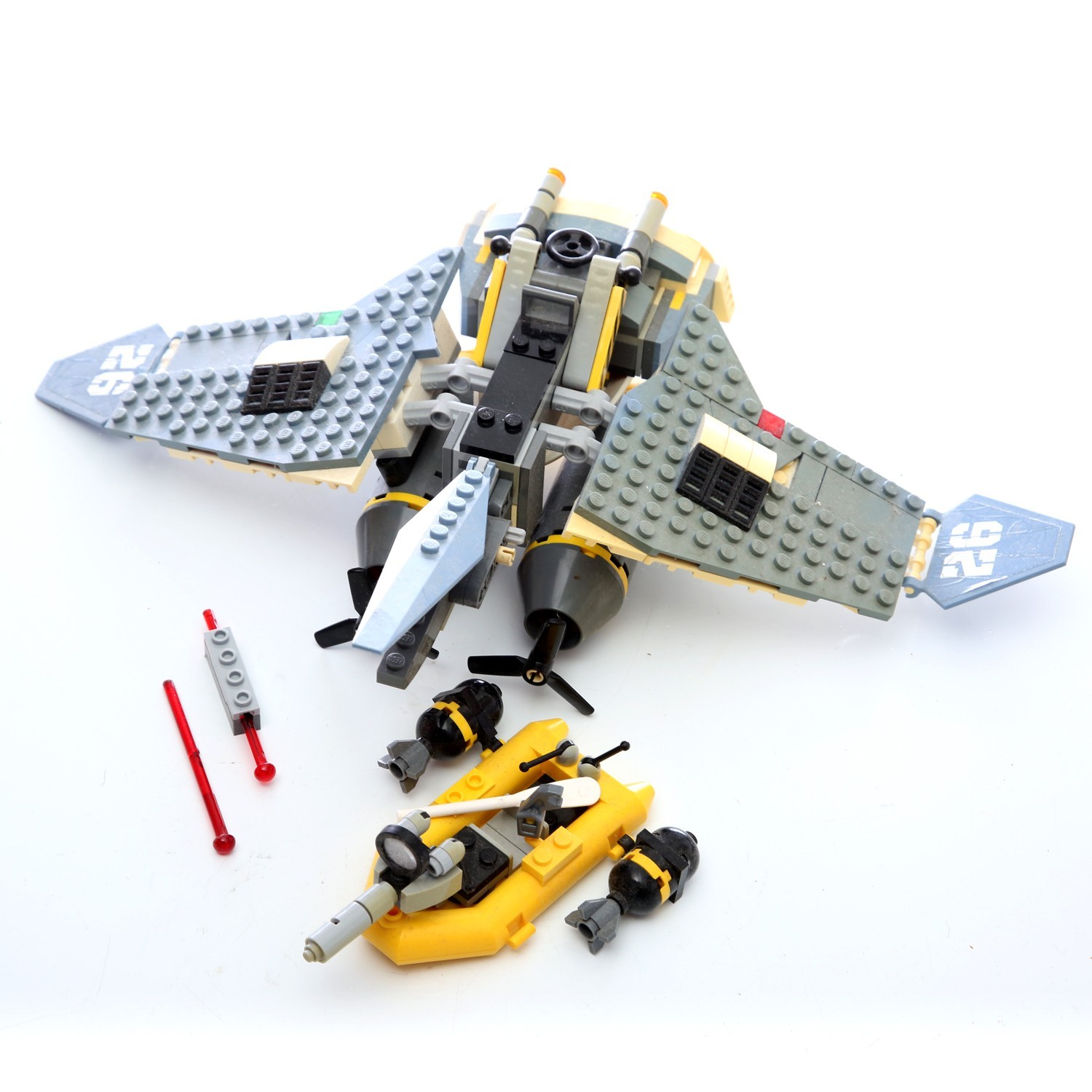 LEGO the LEGO Ninjago Movie: Manta Ray Bomber (70609) - some missing pieces