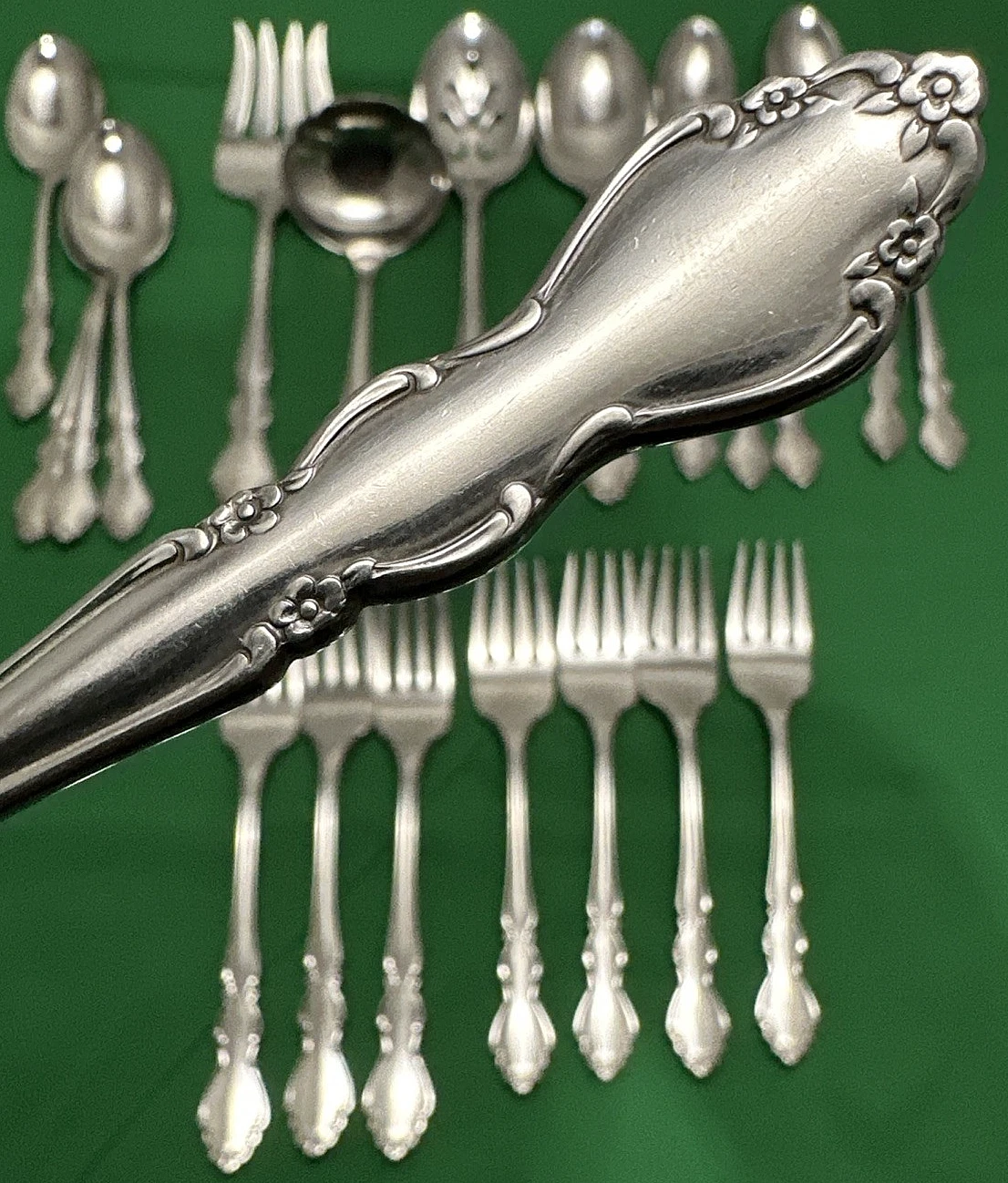 25 Pc DOVER Stainless Steel FORKS SPOONS & SERVING PCS Oneida Cube Mark