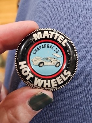 HOT WHEELS REDLINE METAL BUTTON CHAPARRAL 2G 1968